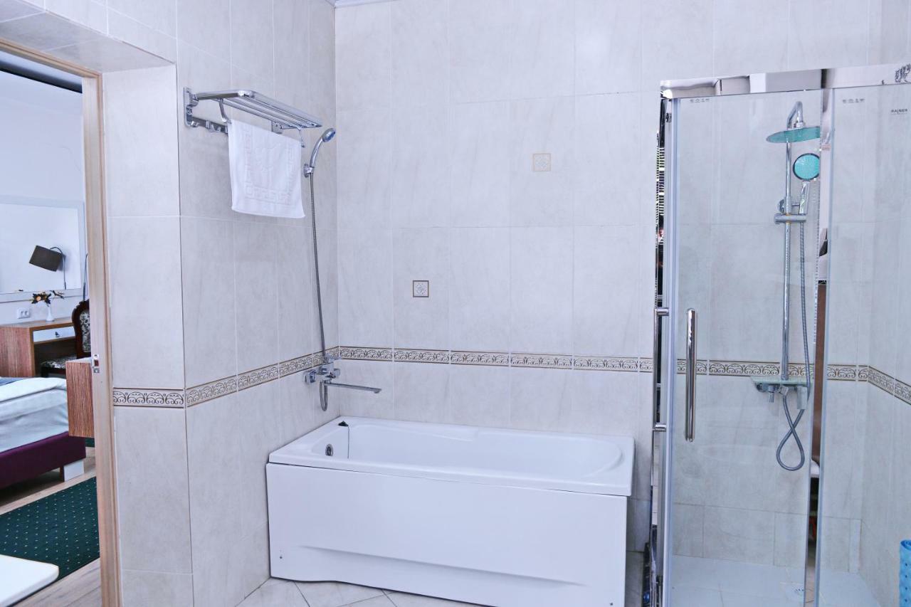 Rohat Hotel Duşanbe Dış mekan fotoğraf